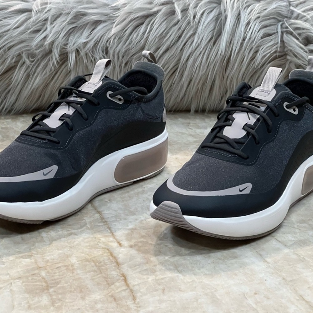 New without tags! Nike Air Max Black Dia